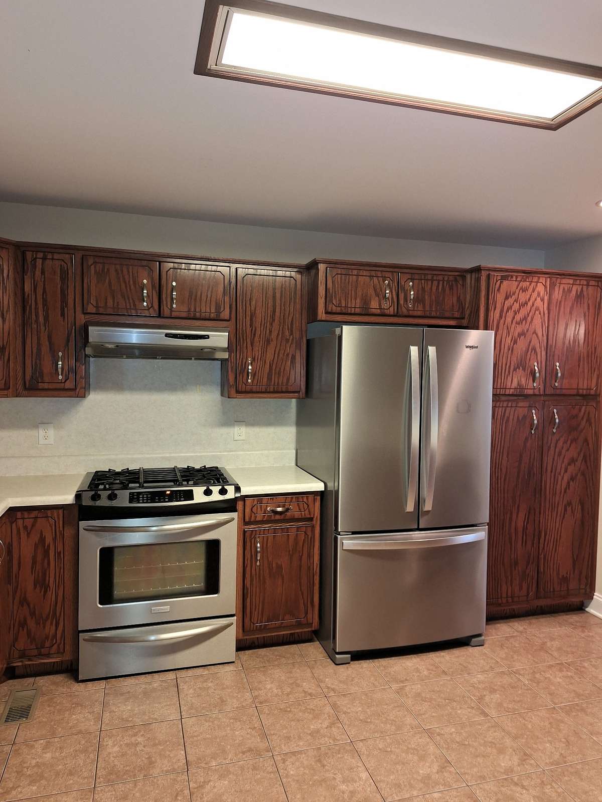 The stainless steel appliances do stay with the property!!