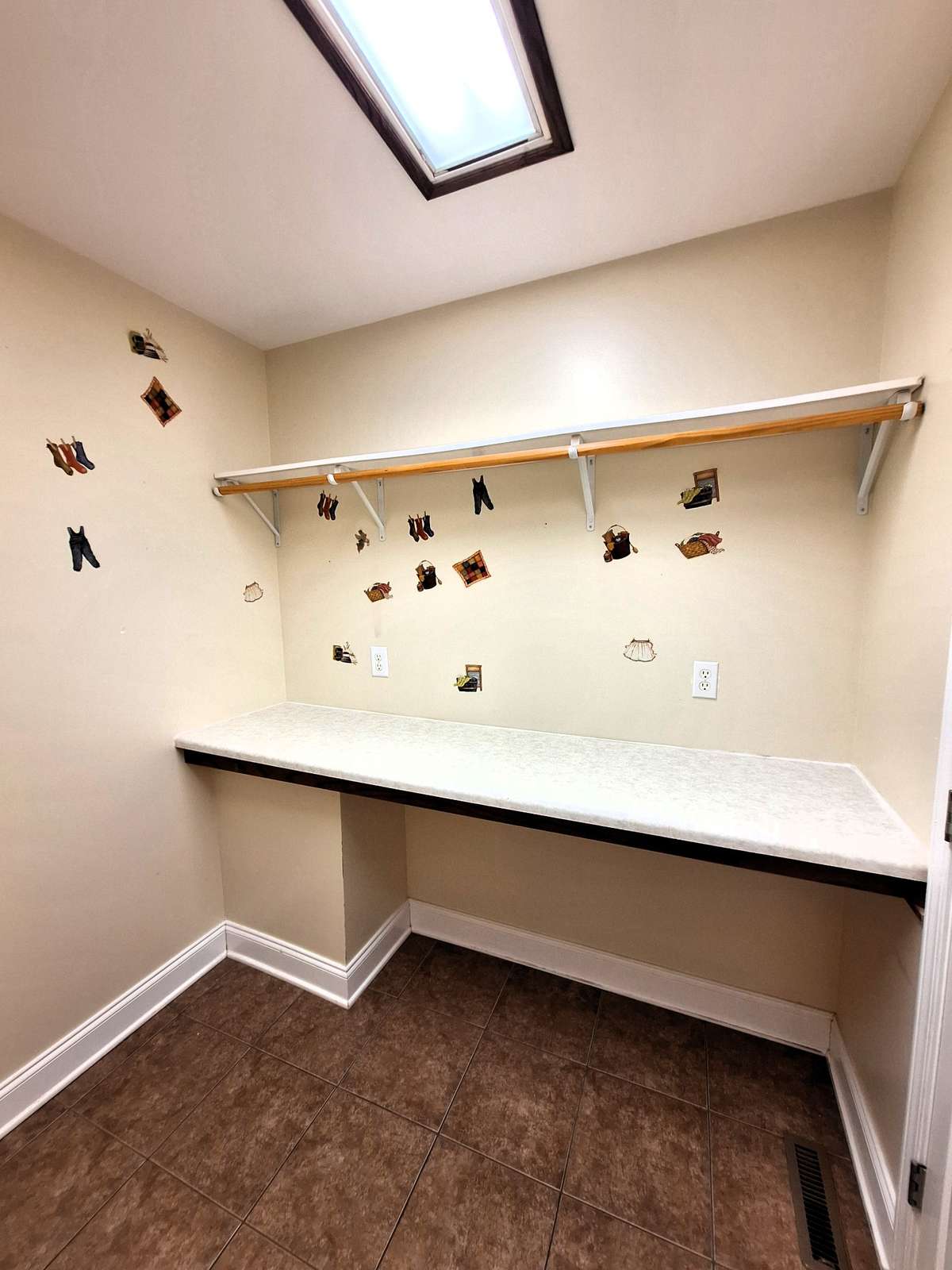 Cant miss this folding table and hanging bar!! You got to keep those clothes from getting wrinkled right out of the dryer!!