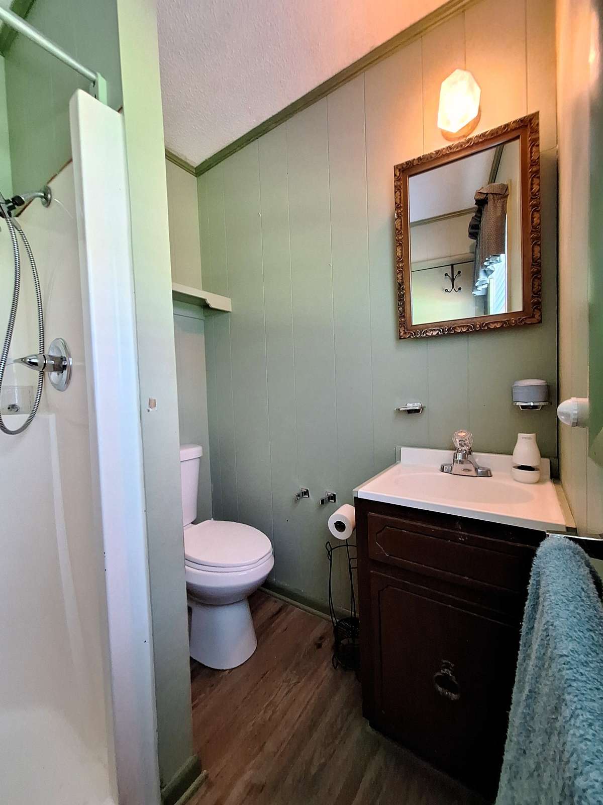 Here is your master bathroom with a stand up shower!!