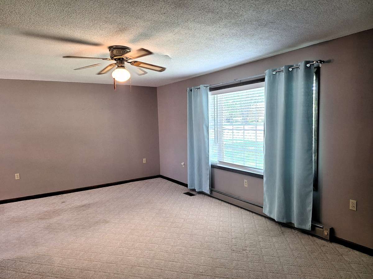 In the family room, you will find enough space for everyone to be enjoy!!