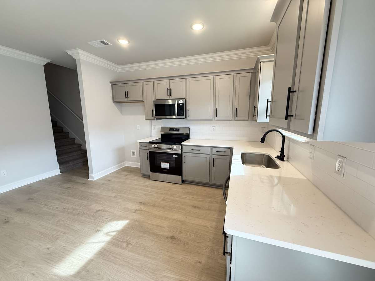 Photos shown are of a completed home of the same floorplan and are for reference purposes only. Options and colors may vary.