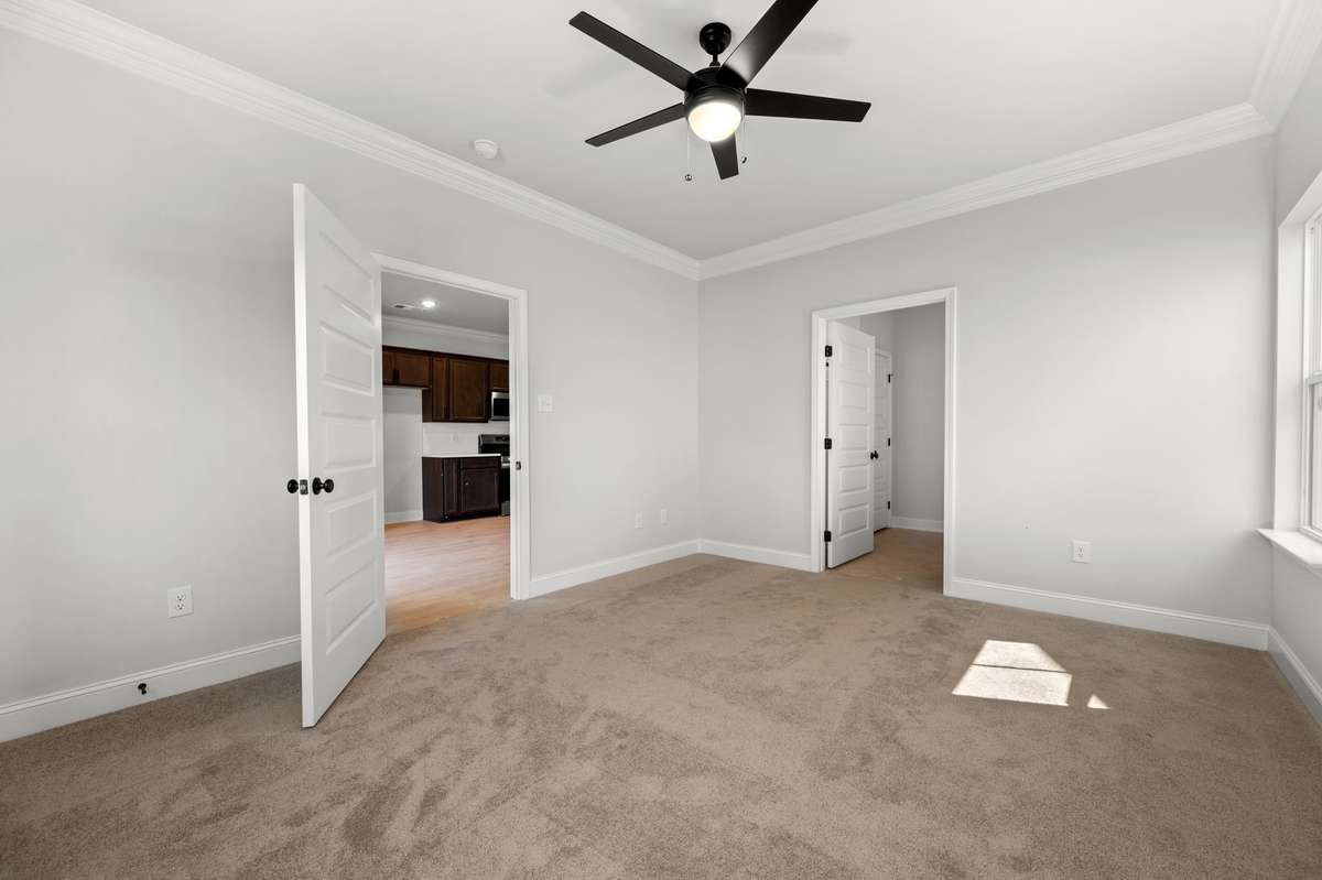 Photos shown are of a completed home of the same floorplan and are for reference purposes only. Options and colors may vary.