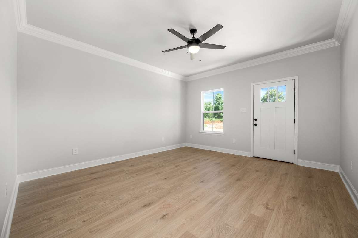 Photos shown are of a completed home of the same floorplan and are for reference purposes only. Options and colors may vary.