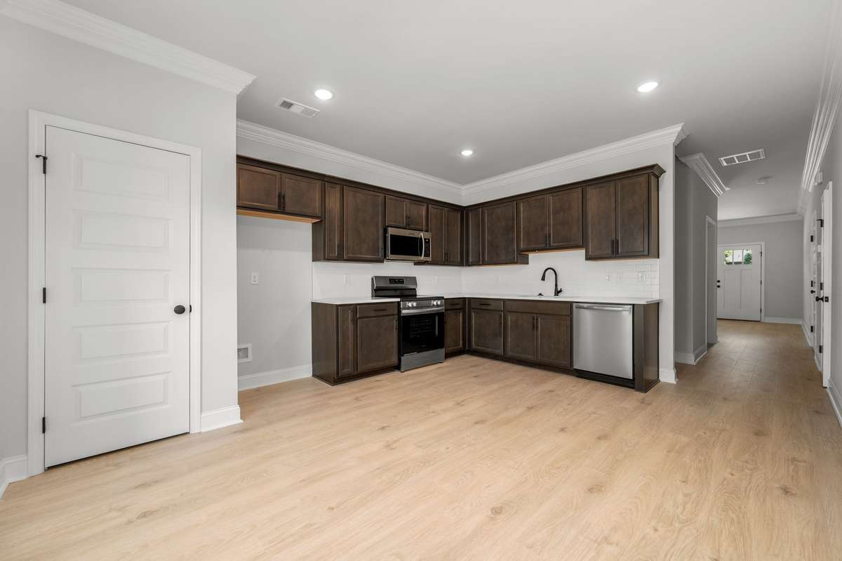 Photos shown are of a completed home of the same floorplan and are for reference purposes only. Options and colors may vary.