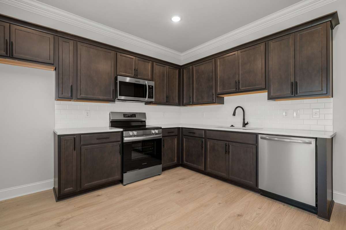 Photos shown are of a completed home of the same floorplan and are for reference purposes only. Options and colors may vary.