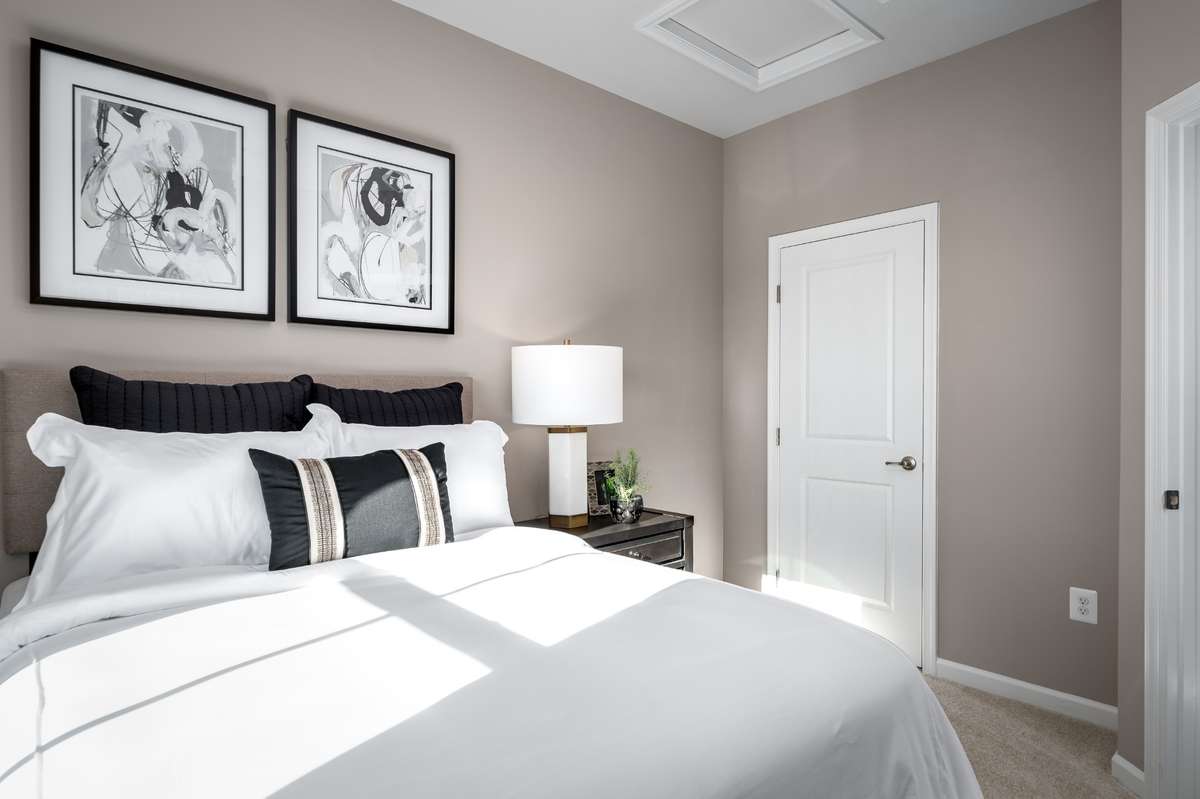 Upper level - bedroom 2
