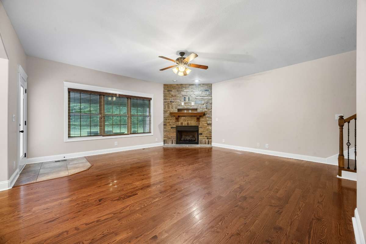 hard wood floors in the great room