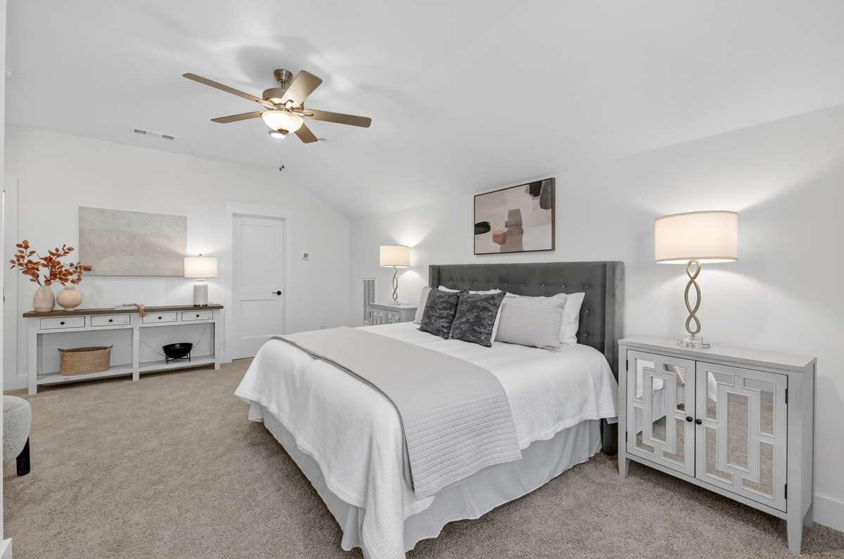 Third bedroom upstairs or bonus room with full bathroom/walk-in-closet.