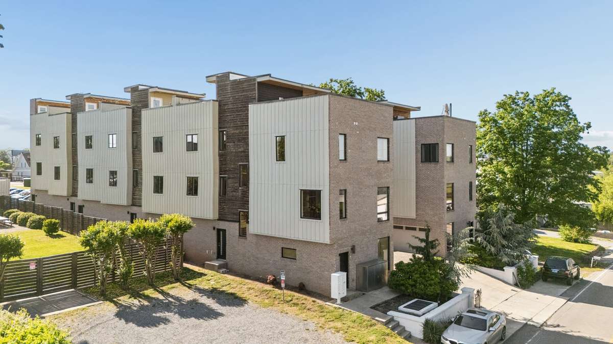 End unit allows easy access in and out