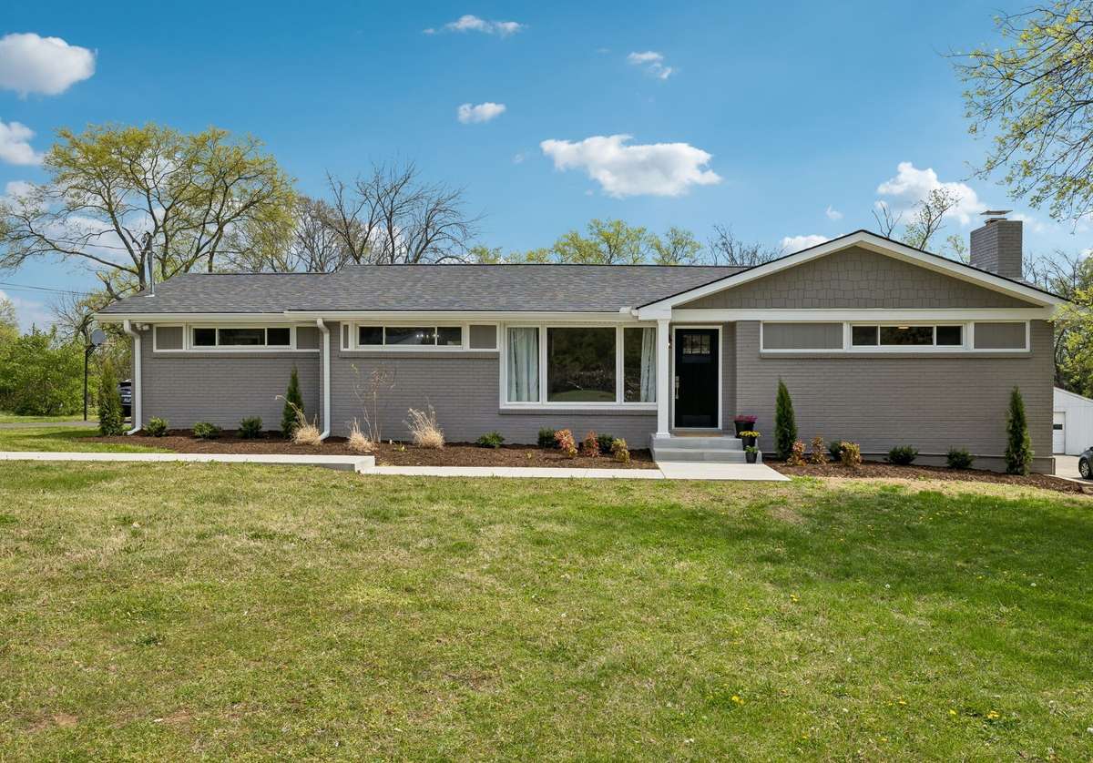 Fresh mulch and huge yard (almost one acre)