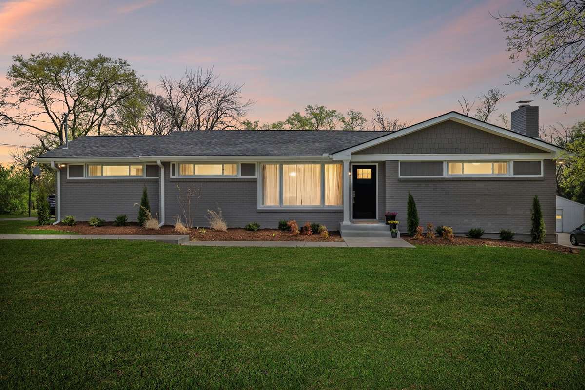 Beautiful remodel with 5 bedrooms with perfect location! Only 1 mile to I65 at Old Hickory Blvd