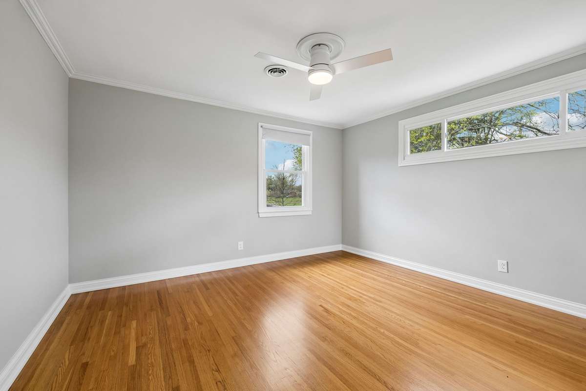 2ndry bedroom in hall