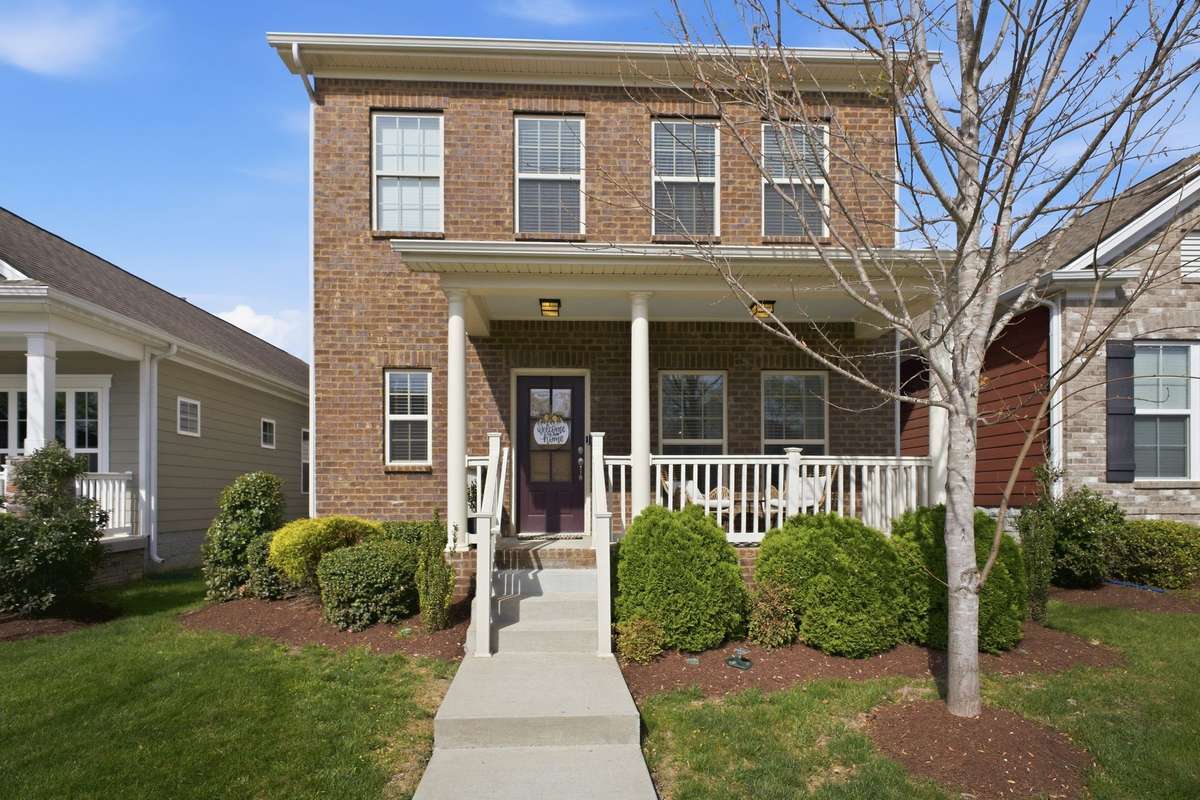 Welcome to 1149 Frewin Street, located in the beautiful Burkitt Springs!