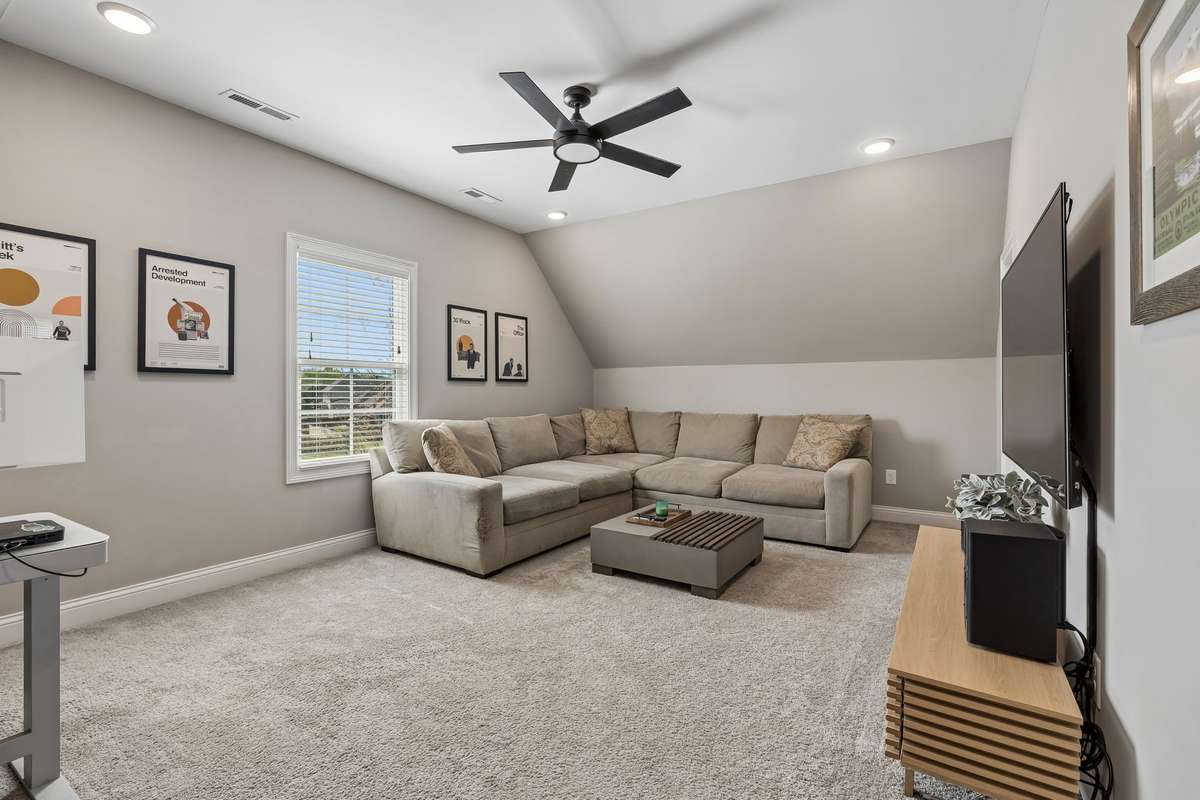 Large Bonus room upstairs with a walk-in closet. Could be used as an office or 5th bedroom