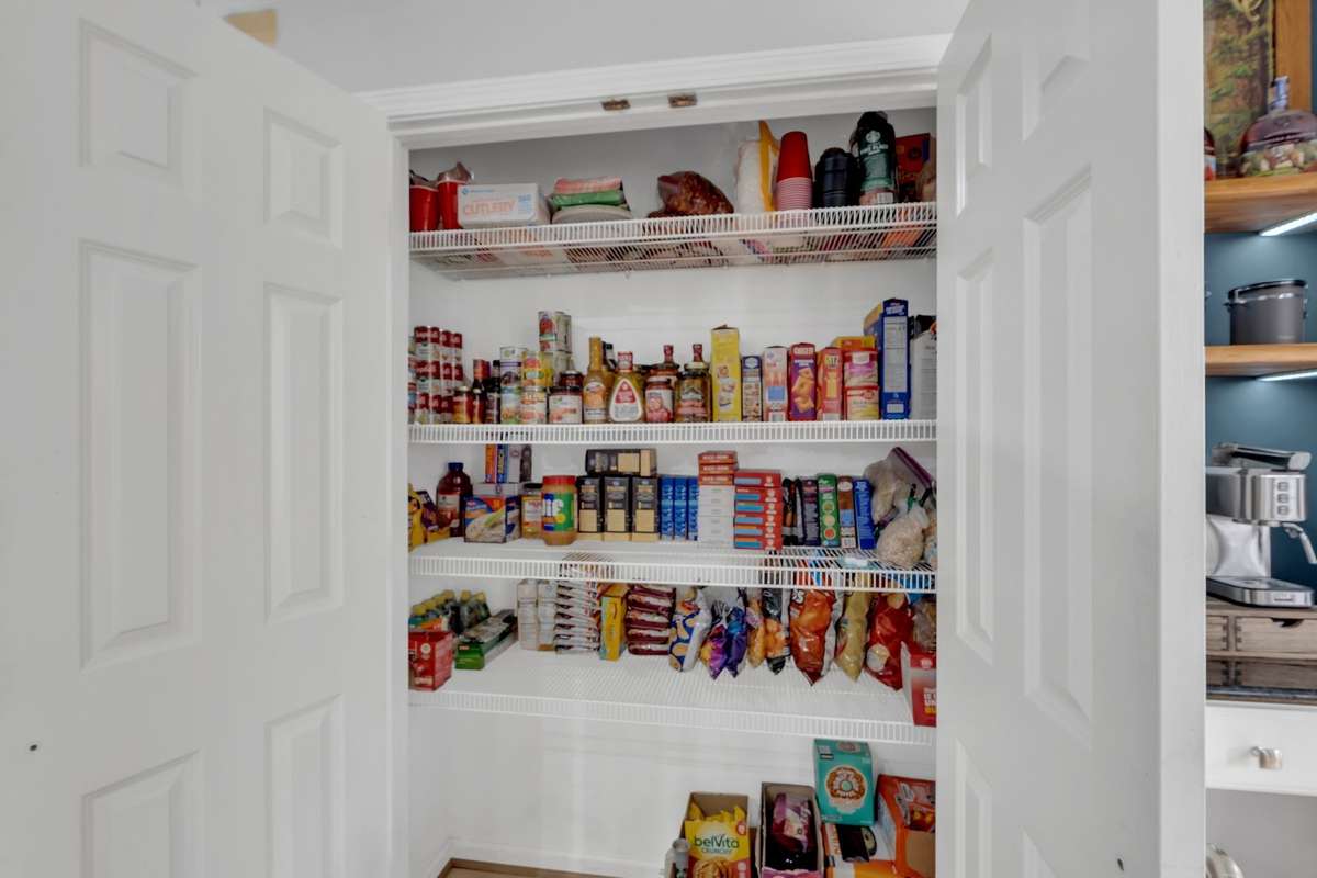 Nice size pantry!