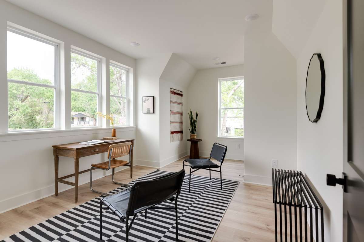 Bedroom/bonus room/office