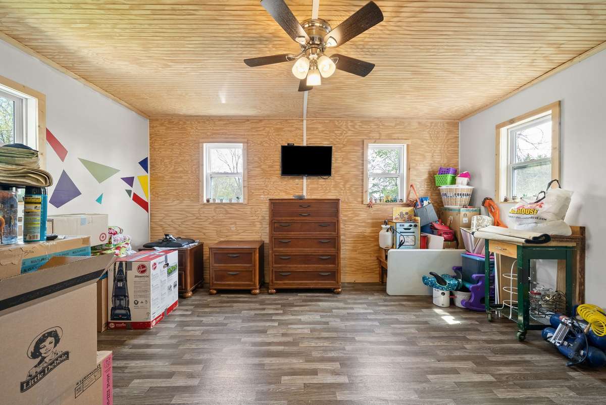 Den with ceiling fan