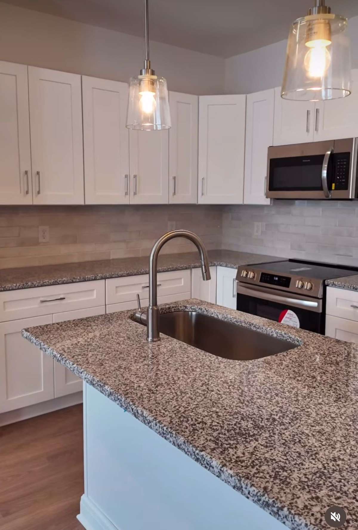 Package 1 (photo of a previously built unit)