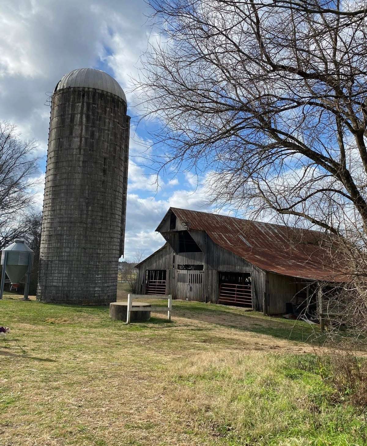 less than 1/4 mi to the Harlinsdale farm