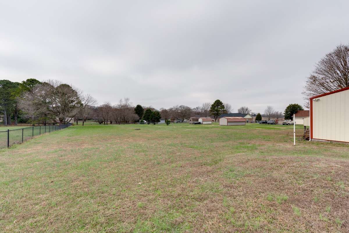 Who wants a HUUUUUGE back yard??