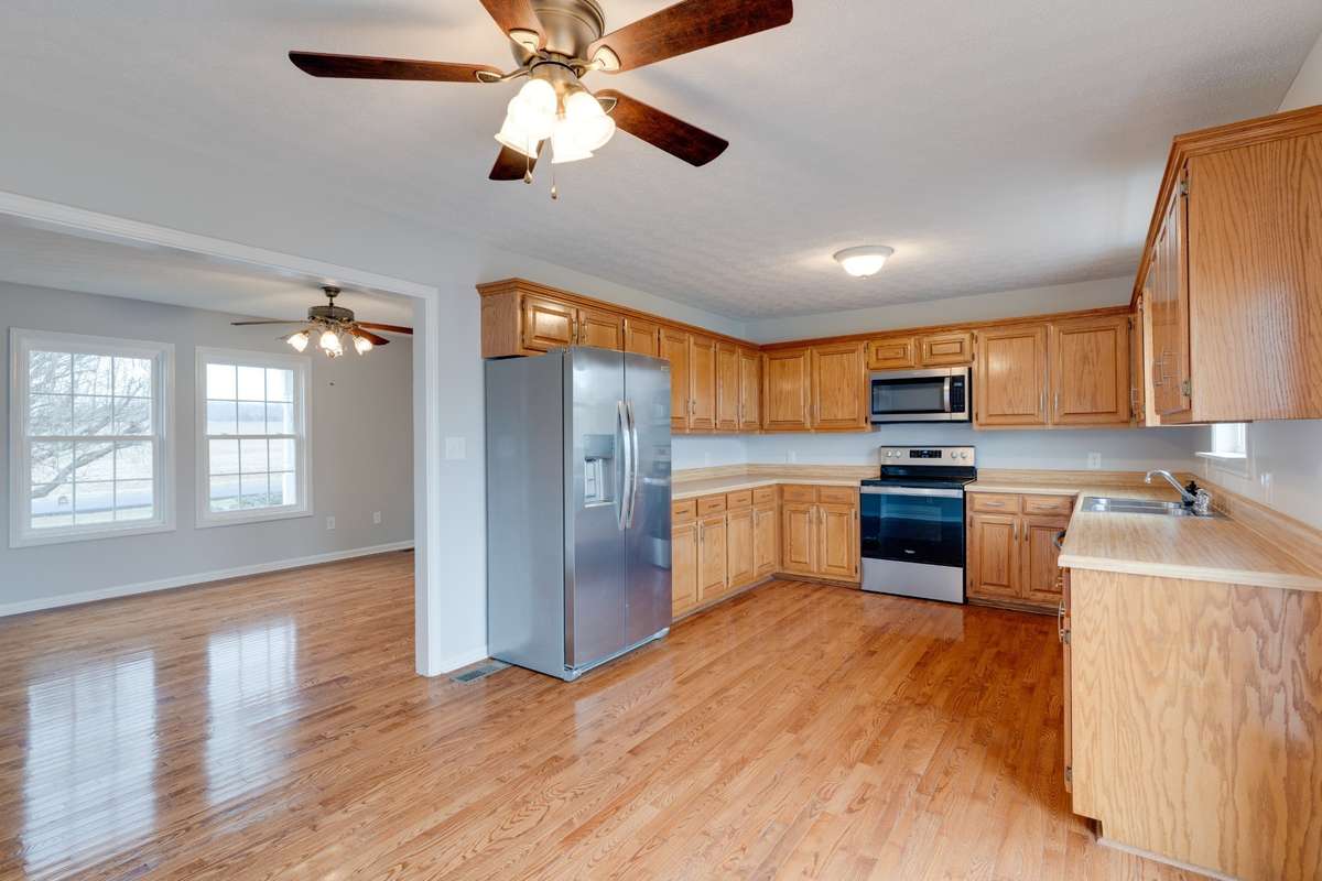 Now this is a LOT of real oak cabinetry!!  You've got room to store it ALL here!