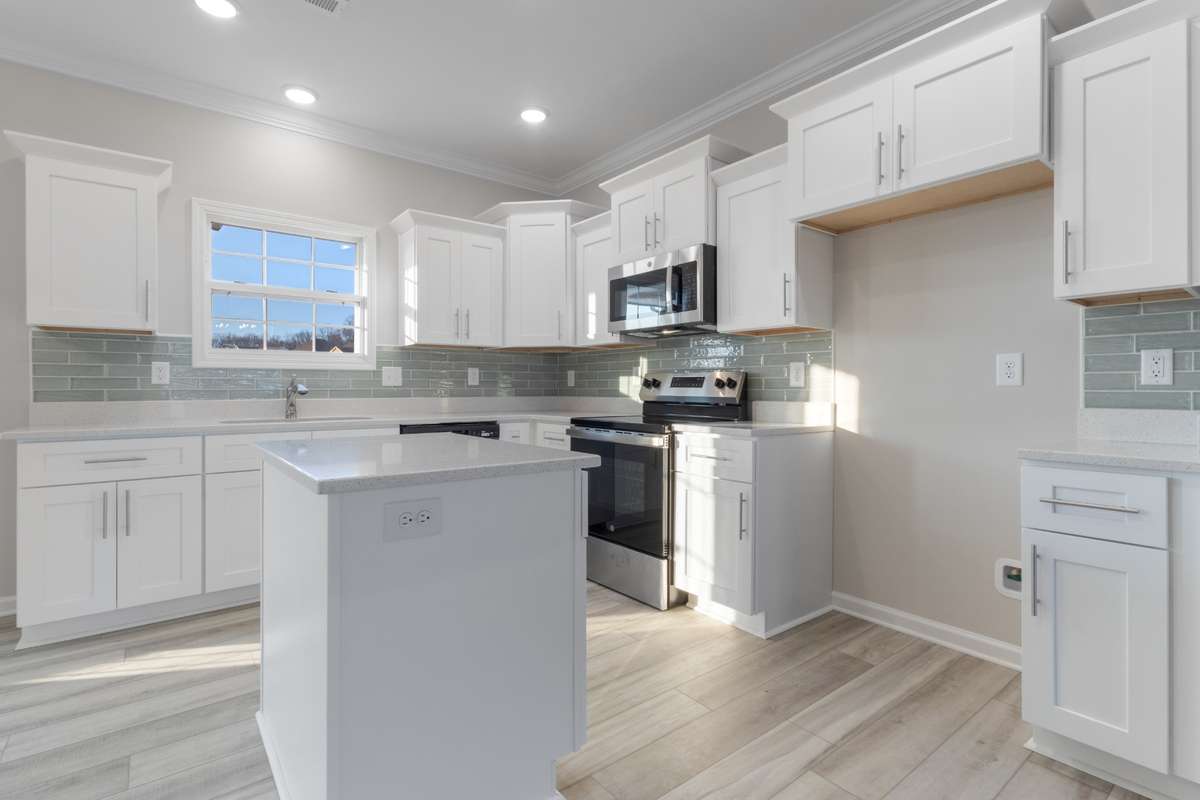 SAMPLE PHOTOS OF HOME PLAN. Interior and exterior finishes, colors, design details and upgrades may vary.