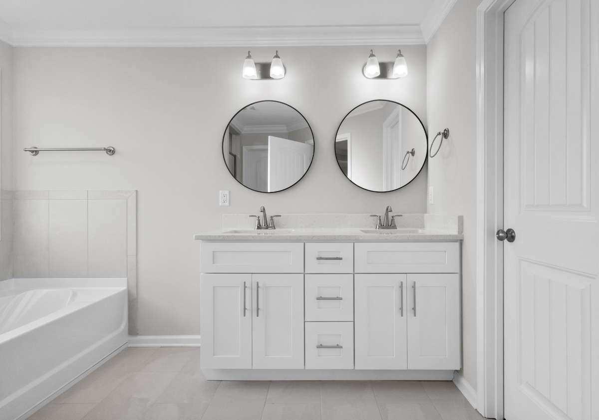 SAMPLE PHOTOS OF HOME PLAN. Interior and exterior finishes, colors, design details and upgrades may vary.