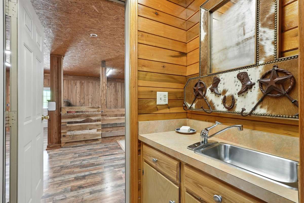 1/2 Bath attached to stall area