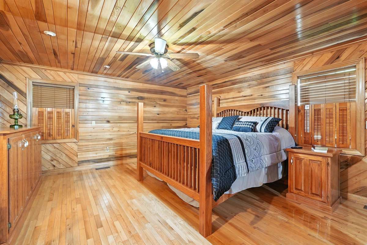 Large master with built-ins