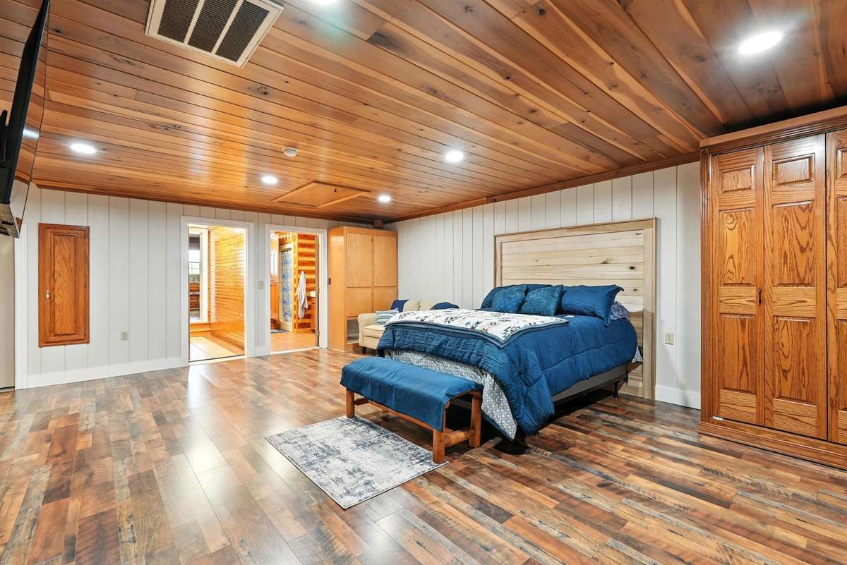 Guest quarters