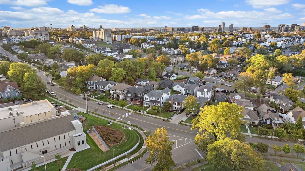 Close proximity to Belmont University, Vanderbilt Medical Center and University, Music Row, and downtown.