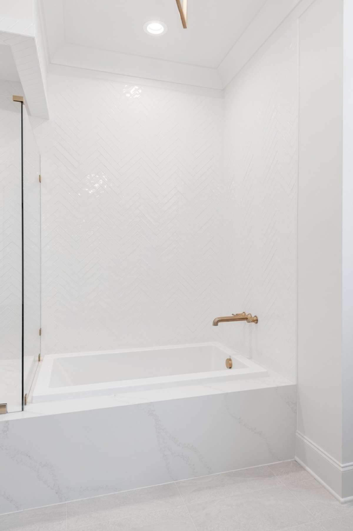 Primary Bathroom soaking tub.