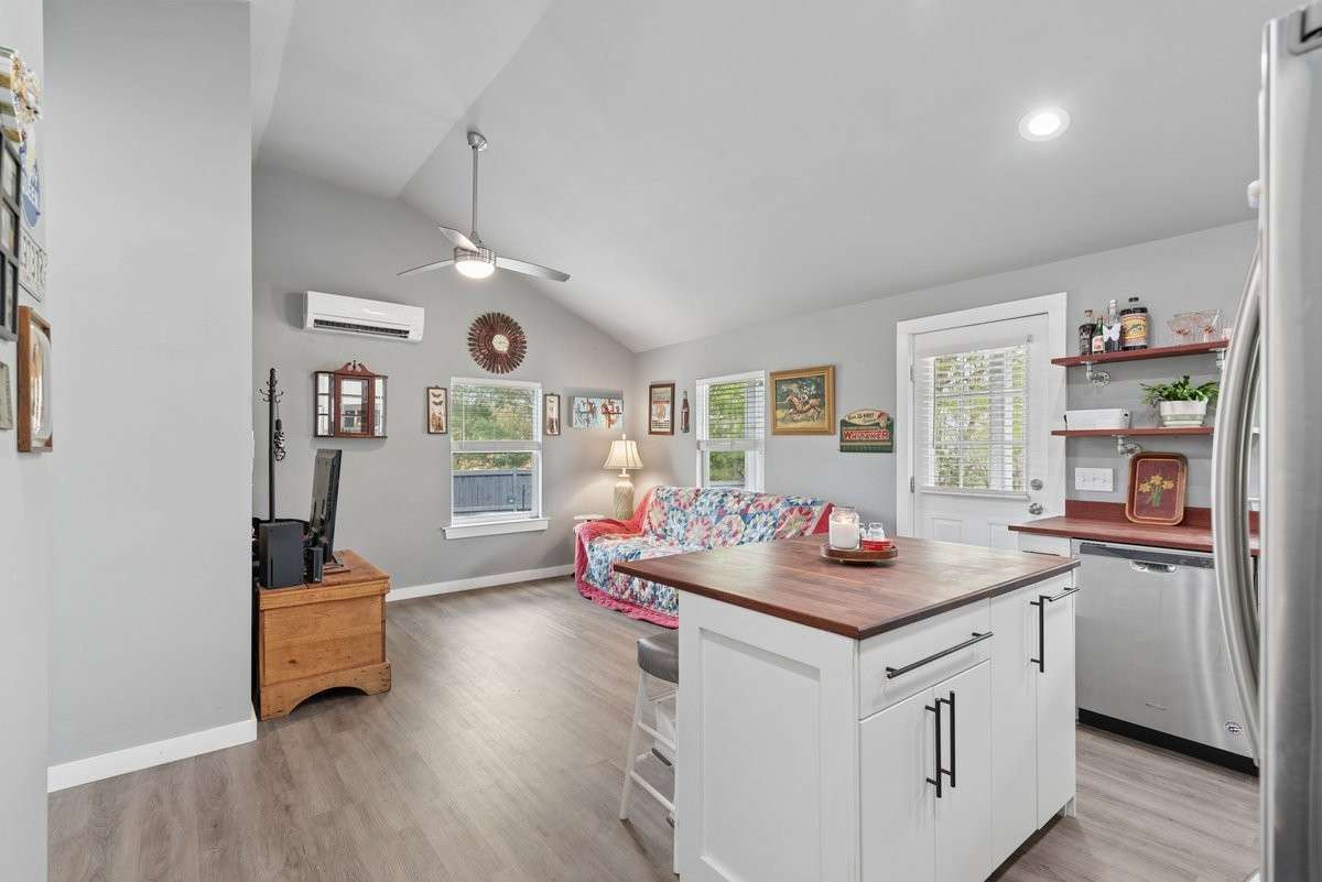 Combined Kitchen option perfect for the Chef to be included in mainstream-Opens to all the
 activity