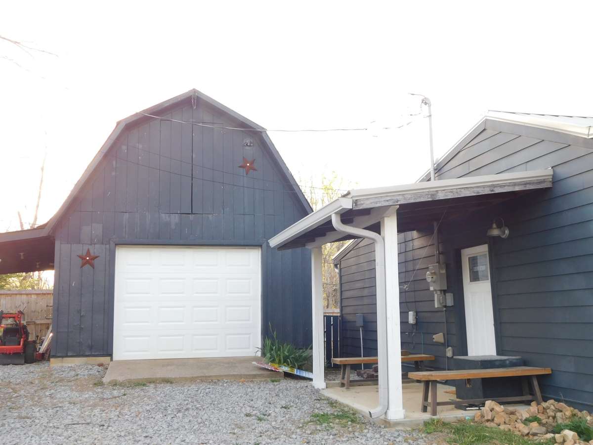Detached Garage, Pedestrian Entry for Everything Shop- or Turn into another Living
 Quarter