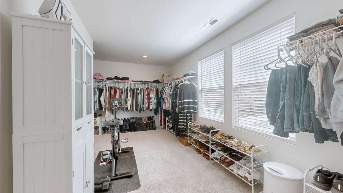 HUUUGE owner's closet!