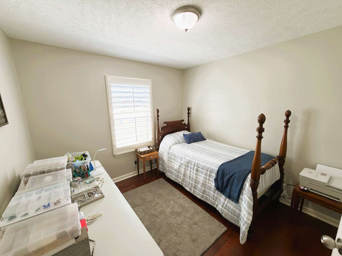 Secondary bedroom