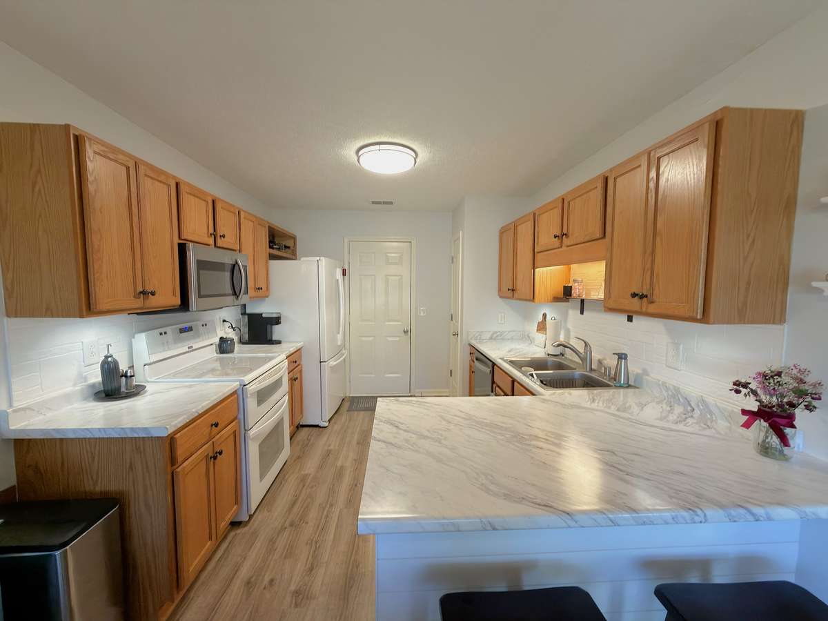 Large kitchen with breakfast bar, a pantry and dining table area