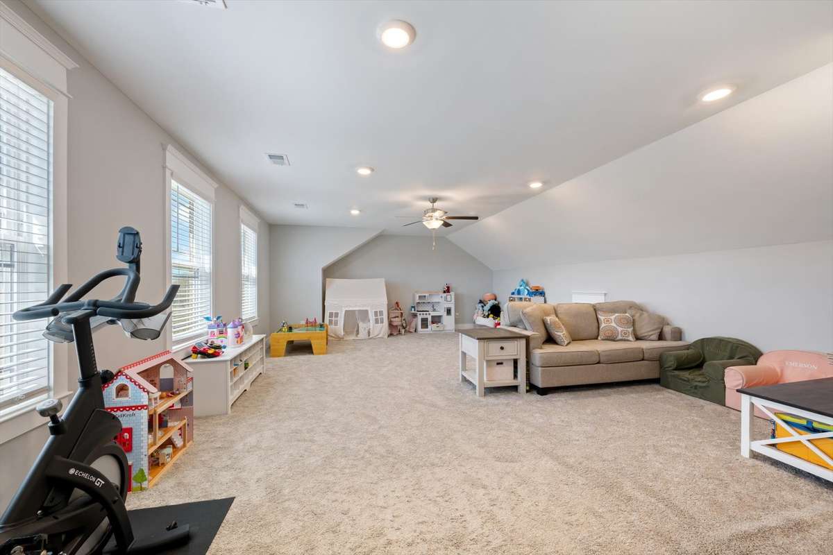Huge bonus room upstairs.