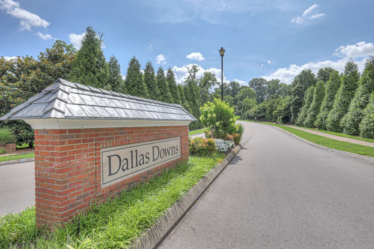 Lovely Dallas Downs neighborhood with mature landscaping and sidewalks throughout. Terrific proximity to historic downtown Franklin and shopping in Berry Farms.