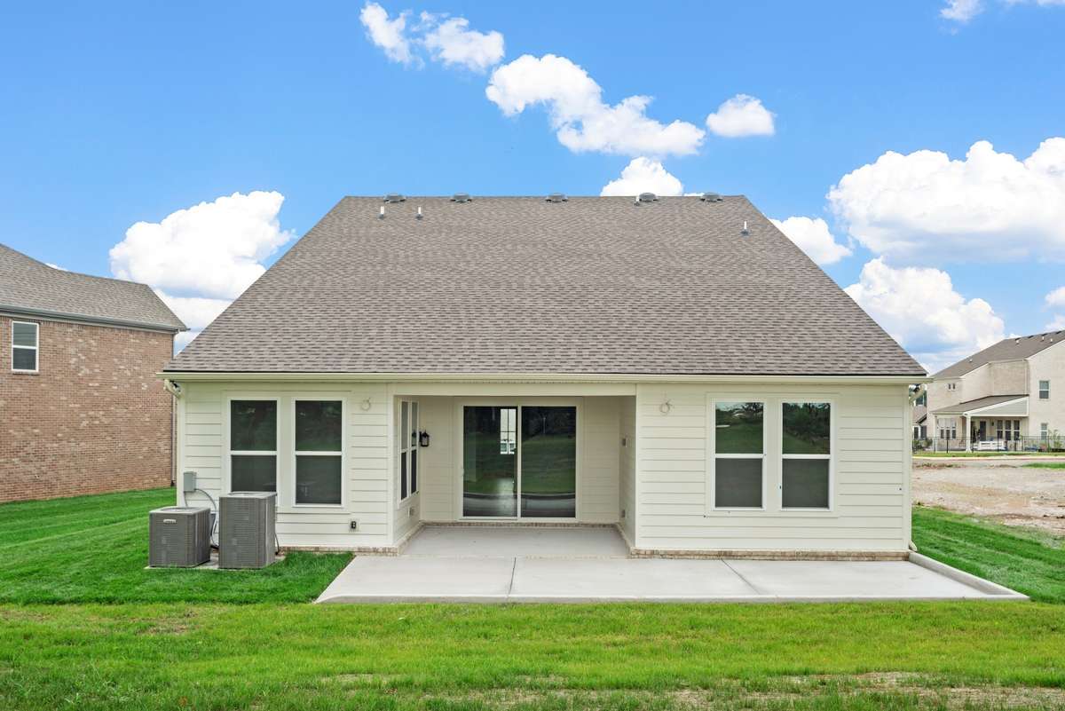 *** Photos are of a previously built Shannon in another Drees Homes community. Standard Features and Options may vary. ***