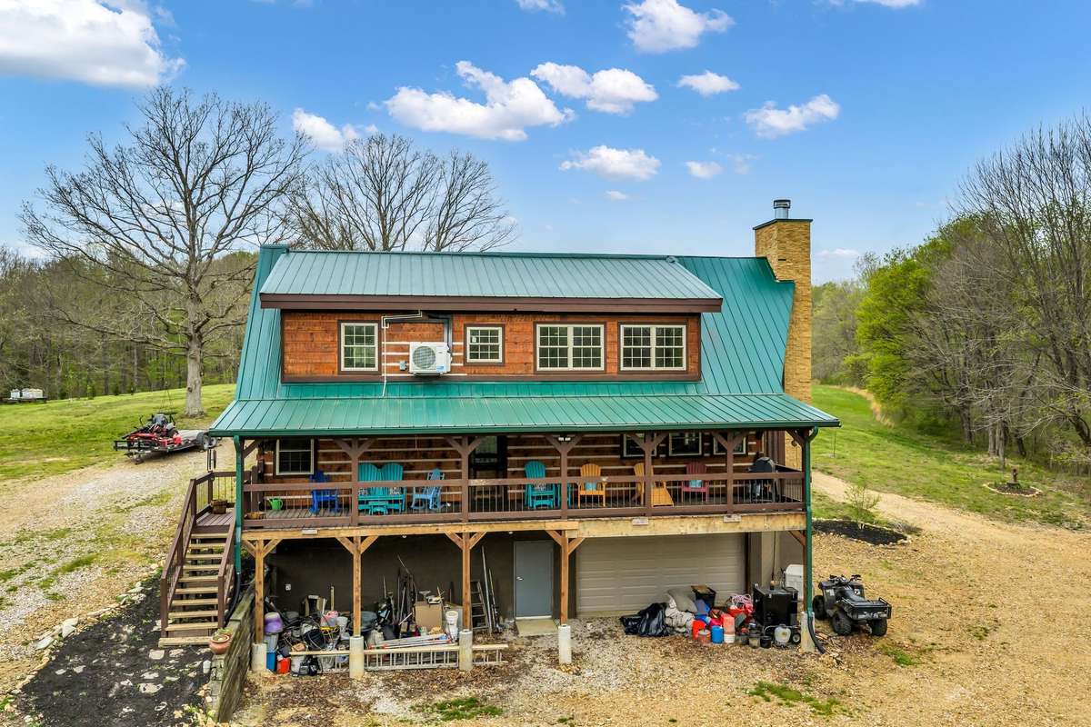 Full covered back porch!