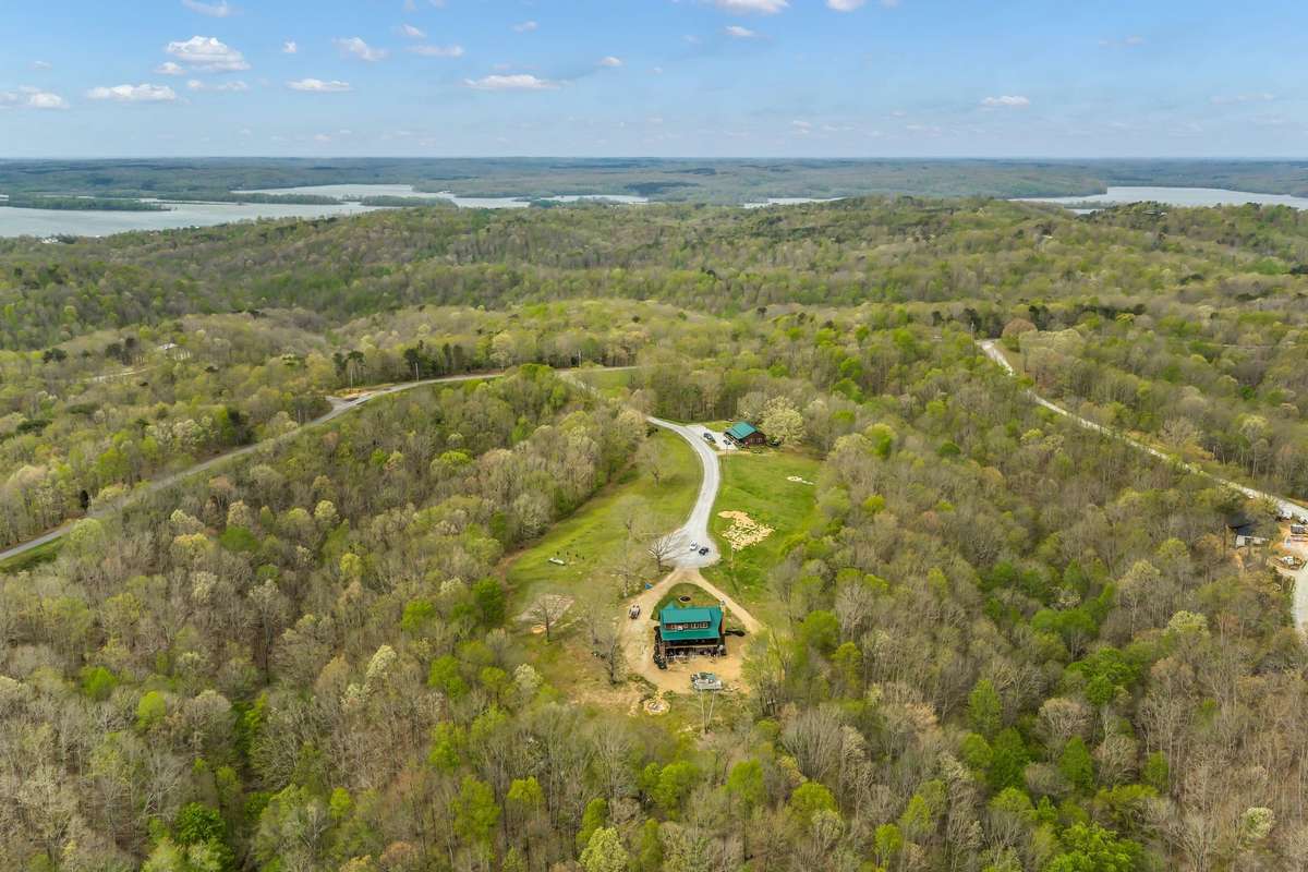 Surround yourself with nature, walking trails, tons of common area and Ky lake