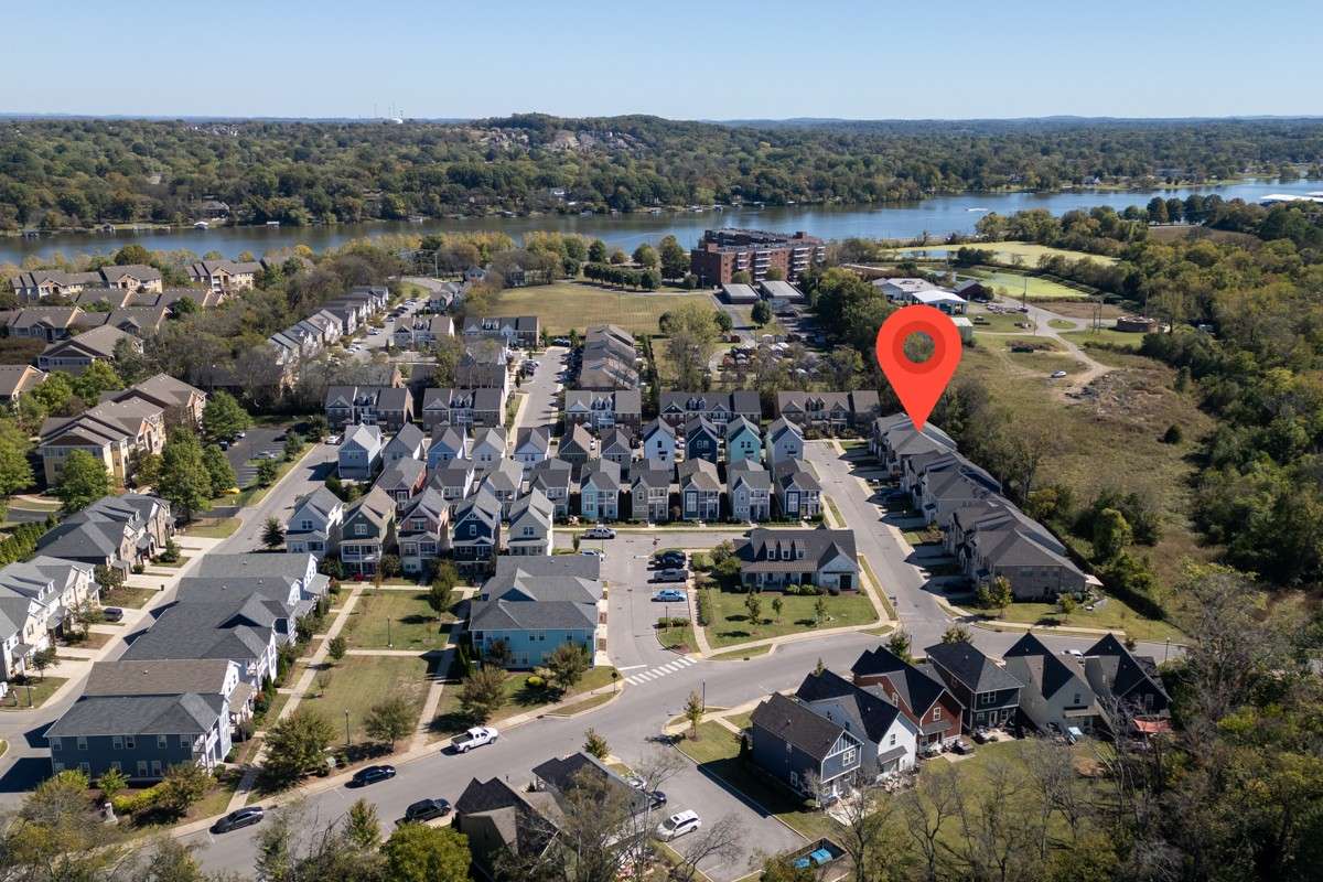 Look how close you are to the lake!  You can also walk to some of Hendersonville's favorite gathering spots like Moby Dicky's, Sanders Ferry Pizza, Tailgate Brewery and Lyncoya Cafe.