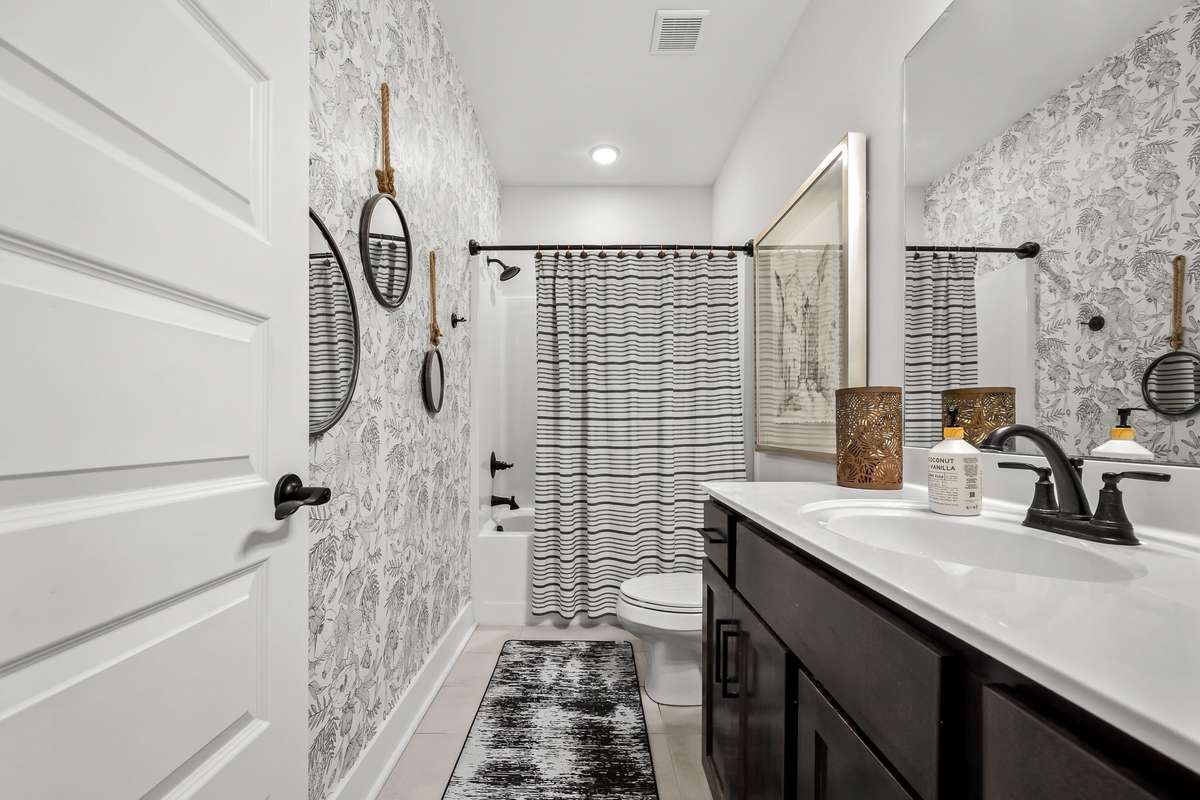 Main Floor 2nd Bathroom