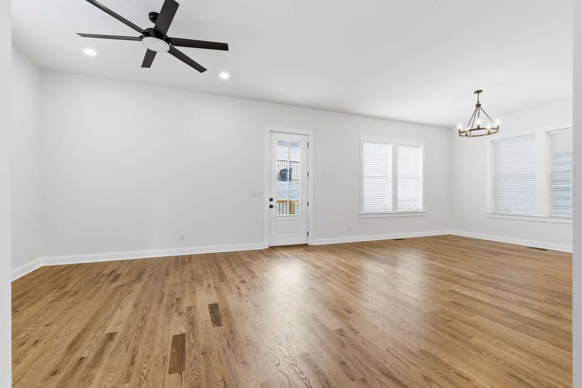 10 foot Ceilings downstairs