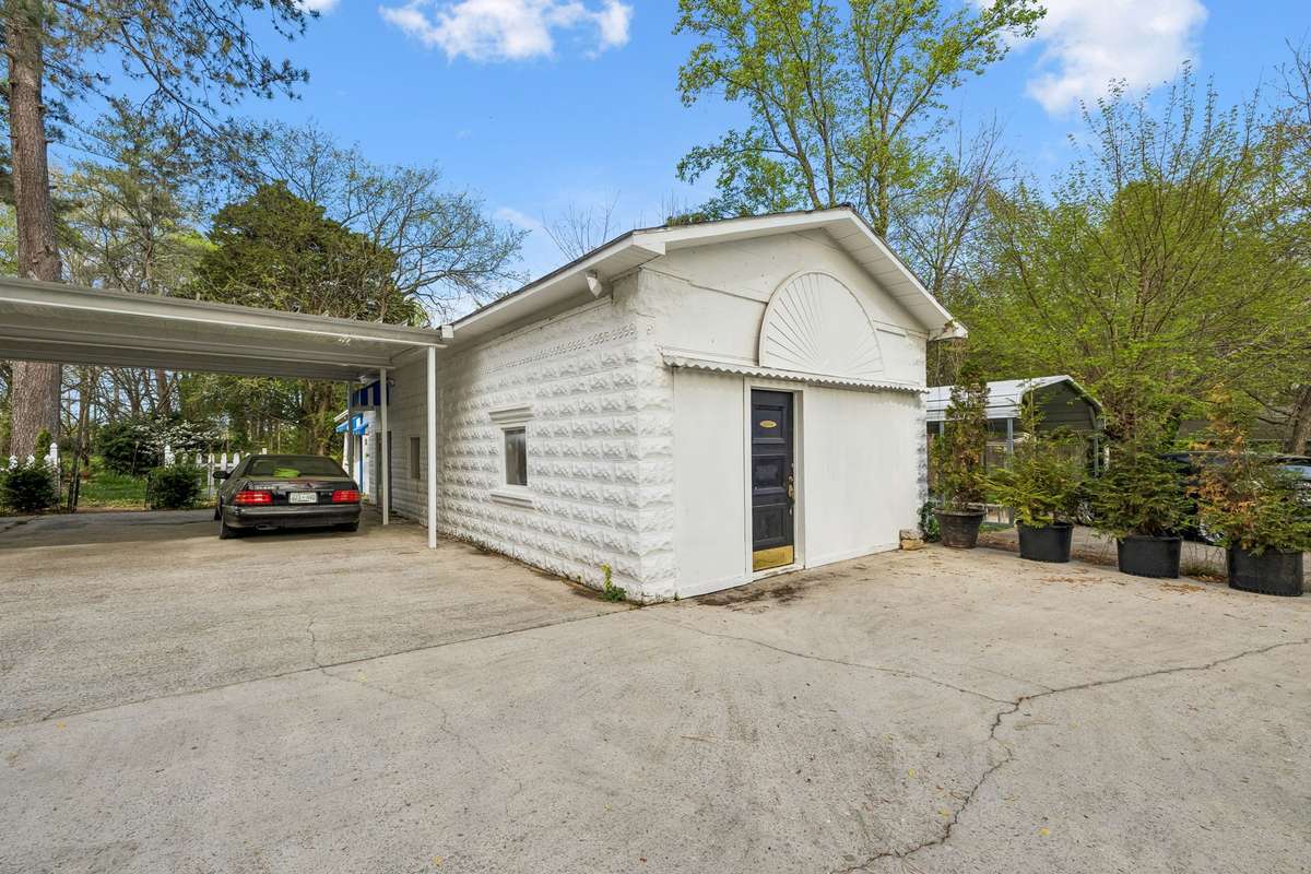 Garage / Workshop