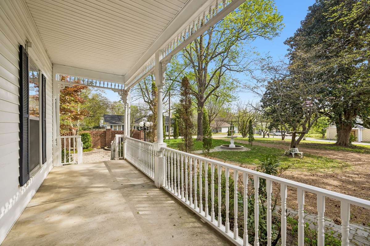 Covered front porch level #1