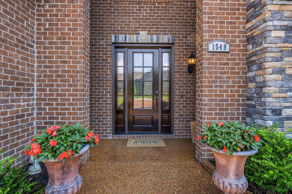 Convenient zero entryway