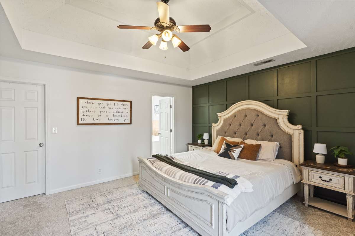 High ceilings in primary bedroom