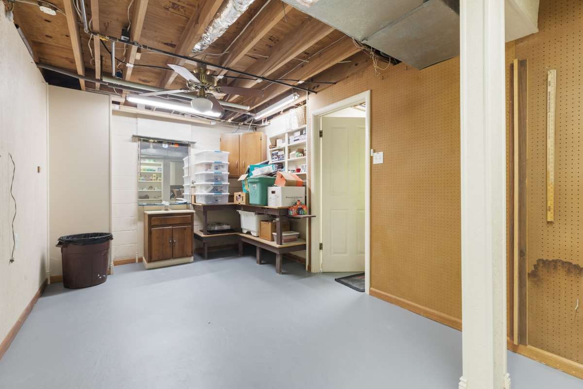 Basement Room with sink 17x9